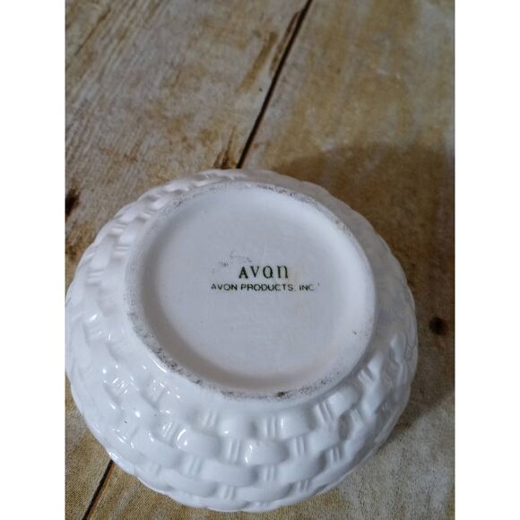 Vintage Bunny Dish Basket Weave w/Rabbit Lid & Flower Trim Avon (4b) - Picture 6 of 6
